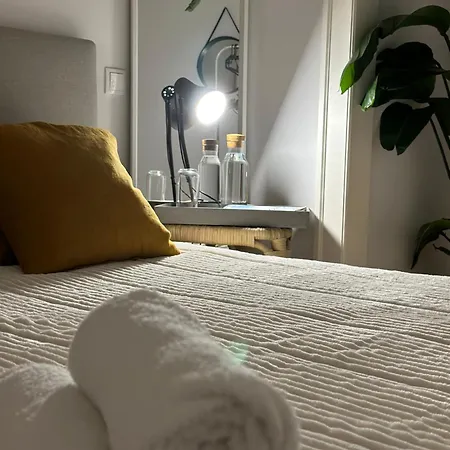 Homestay Quarto Compacto No Centro De Lisboa, Wc Partilhado *