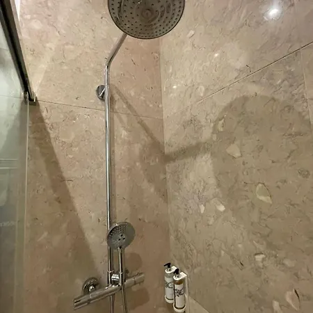 Quarto Compacto No Centro De Lisboa, Wc Partilhado * Lisbon